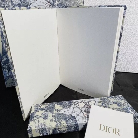 Dior The World Traveller Exclusive Office Set Notebook & Pencils Stationery NEW - Picture 2 of 9